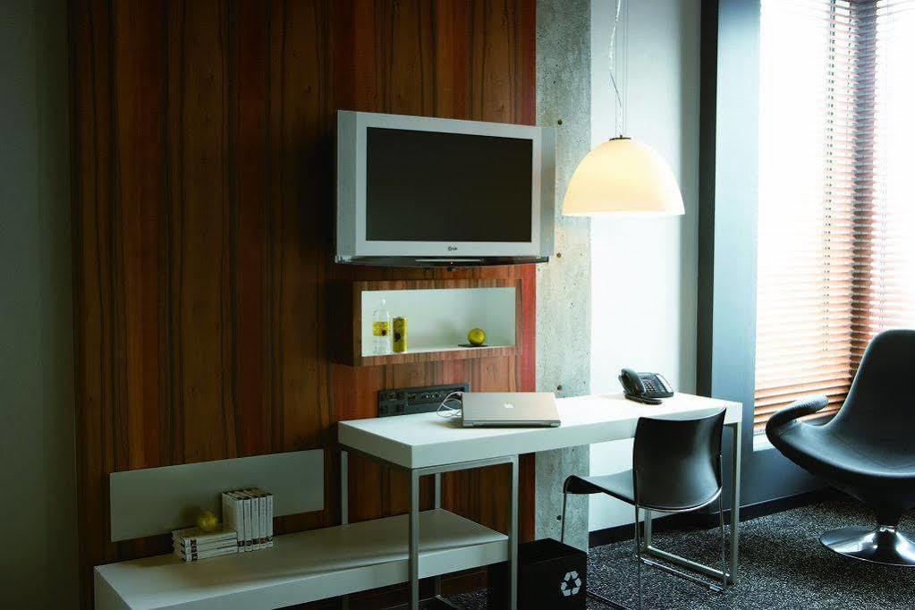 Hotel Alt Quartier Dix30 Brossard Kültér fotó