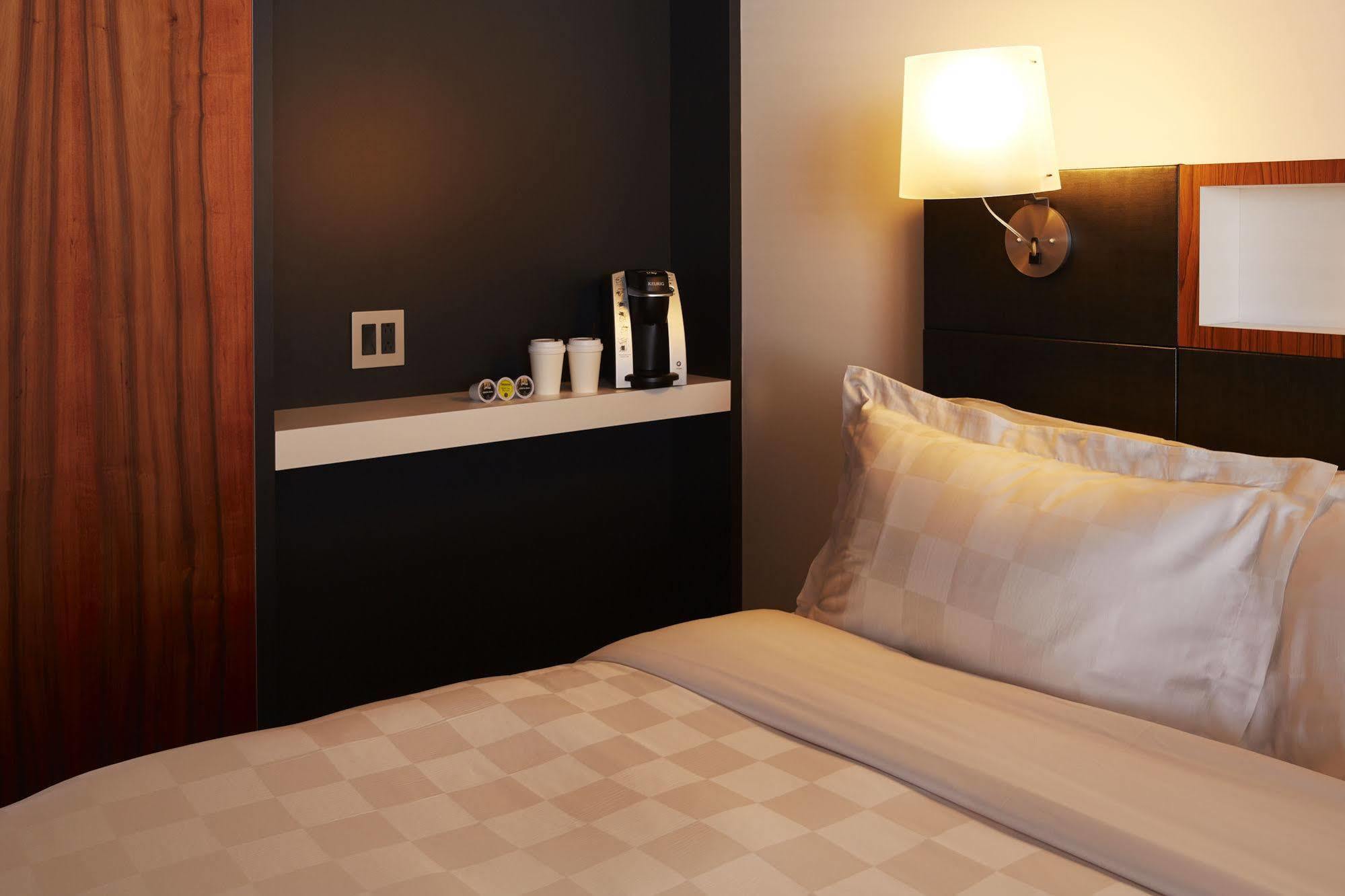 Hotel Alt Quartier Dix30 Brossard Kültér fotó